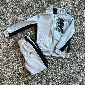 Kids 4T Nike track set